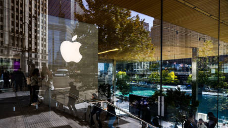 Apple slashes production as consumer spending drops