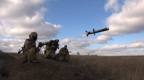 FILE PHOTO: Ukrainian servicemen firing a FGM-148 Javelin, a US anti-tank missile.