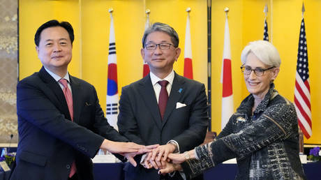 Japanese Vice FM Takeo Mori, US Deputy Secretary of State Wendy Sherman and South Korean First Vice FM Cho Hyungdong ahead of their trilateral meeting in Tokyo, Oct. 26, 2022