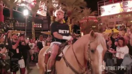 Jake Paul makes unusual entrance before showdown with MMA legend (VIDEO)