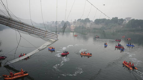 Bridge collapse kills over 130 in India