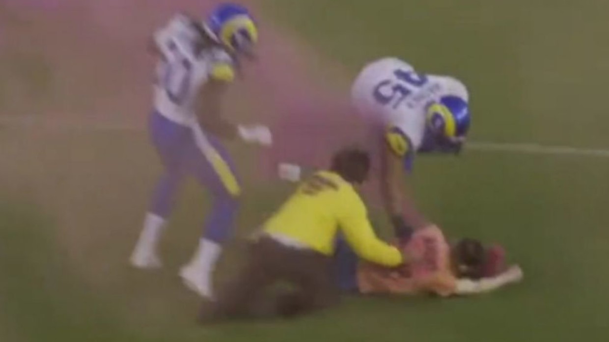 Rams LB Bobby Wagner flattens protester who gets on field