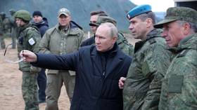 Putin fires rifle on visit to mobilized troops (VIDEO)