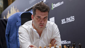 Russian chess grandmaster beats reigning world champion to reach final