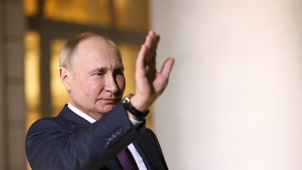 Putin calls for closer ties with Arab states — RT World News