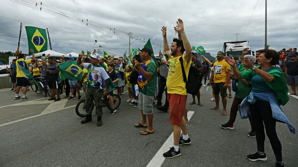 Car plows through pro-Bolsonaro protesters blocking road (VIDEO)