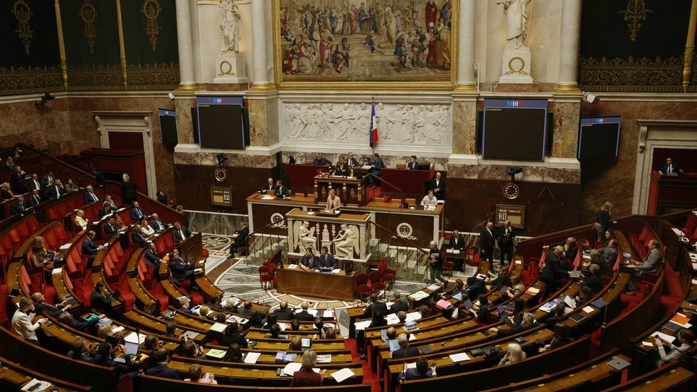 https://www.rt.com/information/565940-france-parliament-racist-heckling/Parliamentary session suspended after ‘racist’ heckling