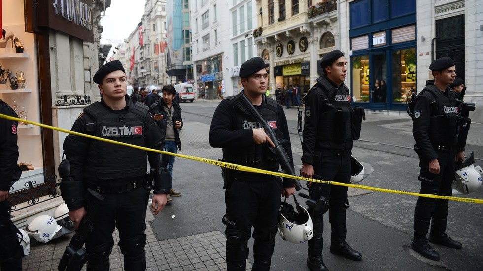 Explosion rocks central Istanbul