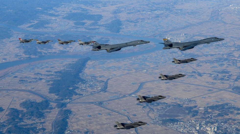 US redeploys long-range bomber to Korean Peninsula — RT World Information