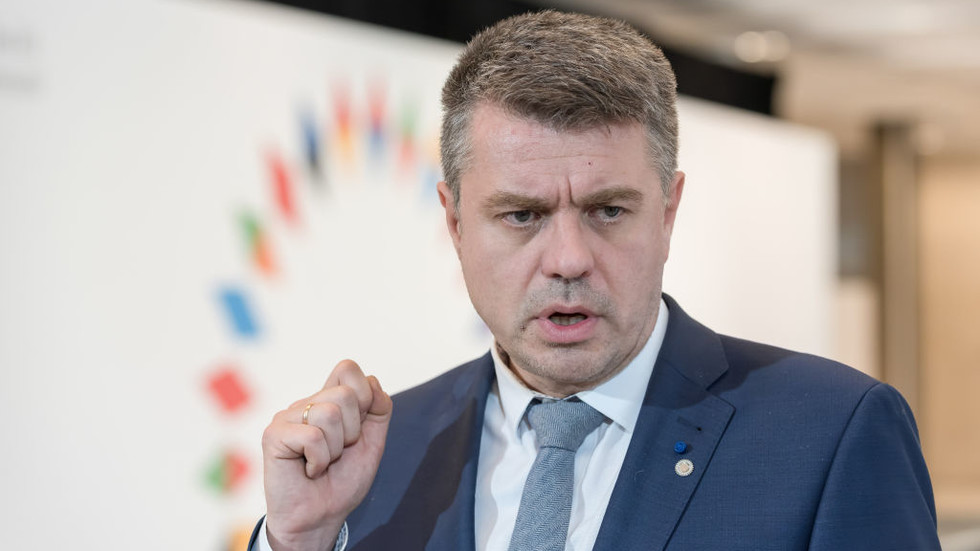 Estonia warns it will veto EU price cap on Russian oil