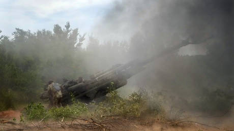 FILE PHOTO: Ukrainian soldiers fire at Russian positions from a US-supplied M777 howitzer, June 18, 2022