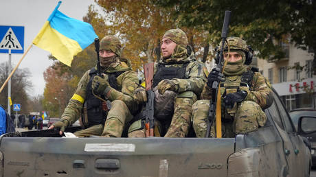 Ukrainian soldiers sit in a pickup in central Kherson.