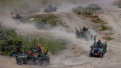 File photo: Taiwanese soldiers take part in exercises simulating a Chinese "invasion," July 27, 2022