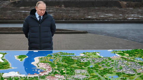 November 7, 2022. President of the Russian Federation Vladimir Putin gets acquainted with the model of the Transport Interchange Hub at the mouth of the Shosha River in Zavidovo of the tourist and recreational cluster "Volga Sea" in the Tver Region.