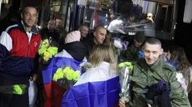 Russian soldiers return to Lugansk after prisoner swap