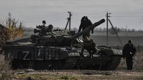 Russian troops advance in Donbass