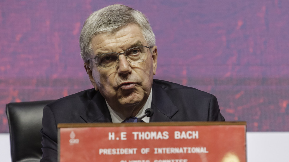 IOC chief discusses chances of lifting Russian bans