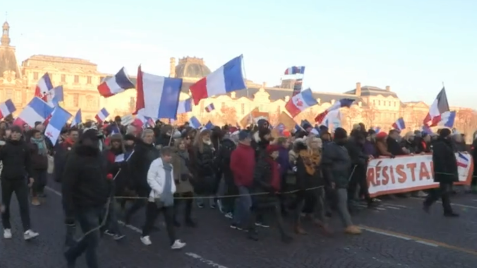 В Париже выступили против НАТО. Франция и НАТО. Париж протест НАТО. Похороны Баумана вылились в массовую демонстрацию.