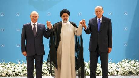 Russian President Vladimir Putin, from left, Iranian President Ebrahim Raisi and Turkish President Recep Tayyip Erdogan, pose for a photo prior to their talks at the Saadabad palace, in Tehran, Iran,Tuesday, July 19, 2022.