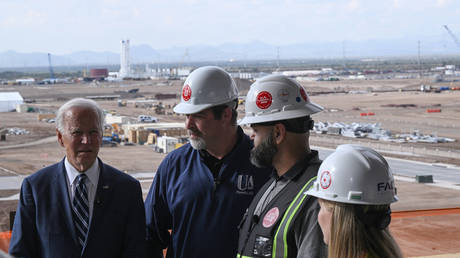 Biden touring semiconductor plant in Arizona