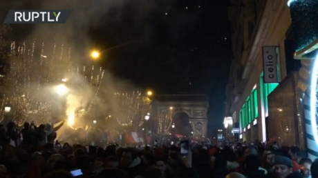 Morocco fans take over Paris landmark after World Cup joy (VIDEO)