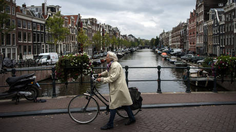 Dutch food prices soar as economy weakens