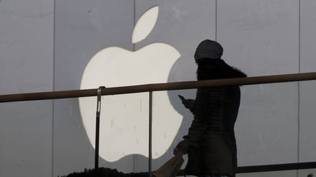 FBI sees ‘threat’ in Apple’s move