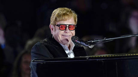 Elton John quits Twitter