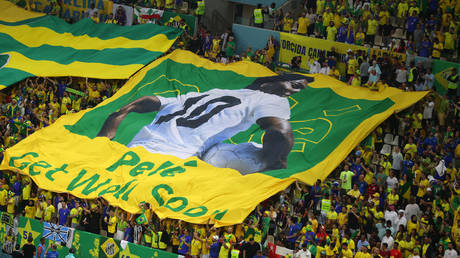 Fans around the world have shared their support for Pele in recent days.
