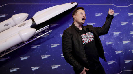 Musk’s Twitter suspends account tracking his flights