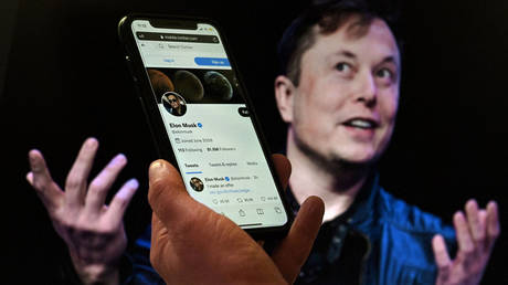 Musk decides on banned journalists