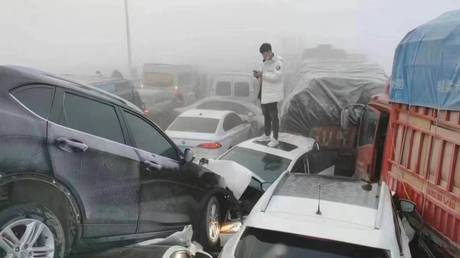 Over 200 cars collide on bridge in China (VIDEO)