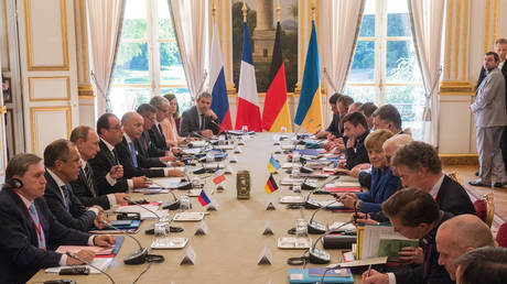 The leaders of Russiam Ukraine, France and Germany take part in a 'Normandy Format' meeting in Paris in 2015.