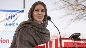 Angelina Jolie quits UN role