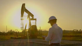 Petróleo sobe com China suspendendo restrições à Covid