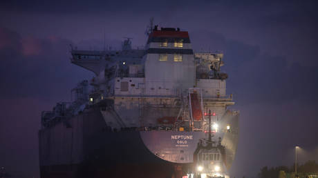 A tugboat pulls the 'Neptune', a Norwegian-flagged FSRU ship, backwards into Lubmin Port to a new terminal for importing liquified natural gas (LNG) on December 15, 2022 in Lubmin, Germany.