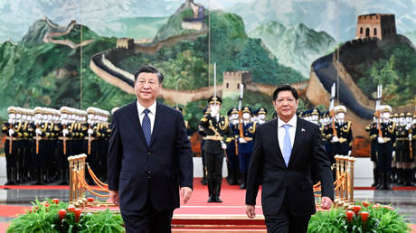 Chinese President Xi Jinping holds a welcoming ceremony for Philippine President Ferdinand Romualdez Marcos Jr. prior to their talks at the Great Hall of the People in Beijing, capital of China, Jan. 4, 2023.
