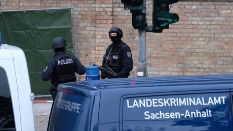 Bodyguards of German governor suspended over extremism – media