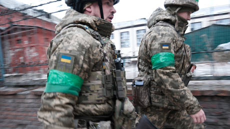 FILE PHOTO. Ukrainian soldiers walk through the city of Artyomovsk (Bakhmut).
