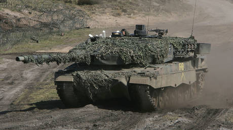 FILE PHOTO: German army Leopard 2 heavy tank.