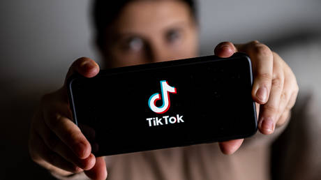 63cac93f2030275f736e4b0d US lawmakers push nationwide TikTok ban