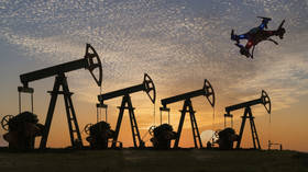 Oil prices slump on gloomy economic outlook