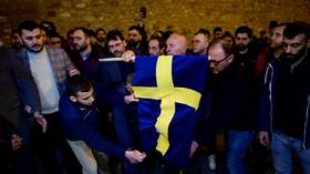 Turkish activists set Swedish flag on fire (VIDEO)