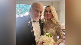 Second man on Moon ties knot at 93
