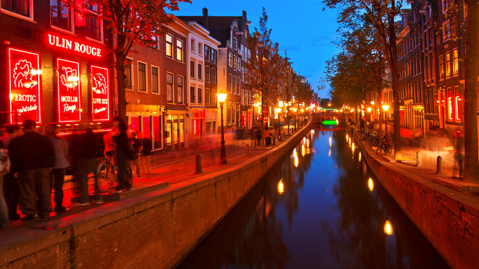 Amsterdam’s Red Light District cracks down on cannabis — RT World News
