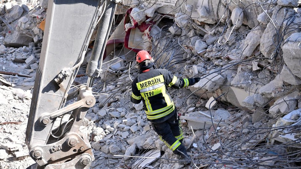 Survivors rescued 12 days after Türkiye earthquake — RT World News