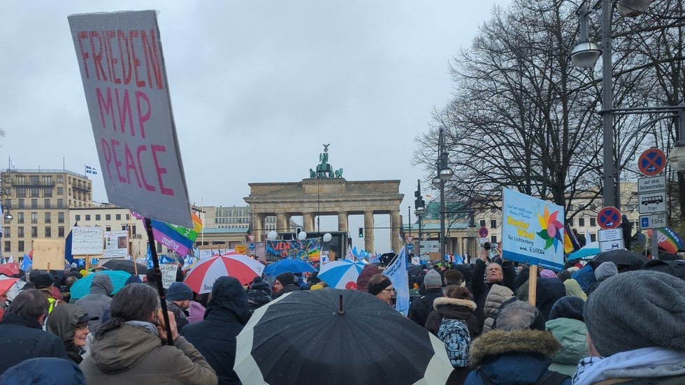 Berlin rally in opposition to arming Ukraine attracts tens of hundreds — RT World Information