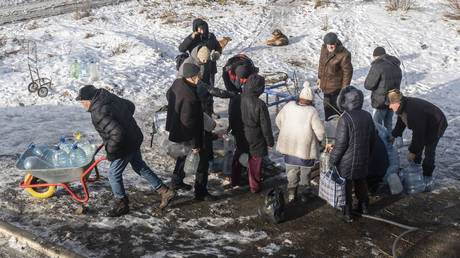 FILE PHOTO. People in Artyomovsk fill bottles with clean water.