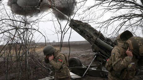 Ukrainian artillerymen fire a M777 howitzer towards Russian positions on the frontline of eastern Ukraine, on November 23, 2022.