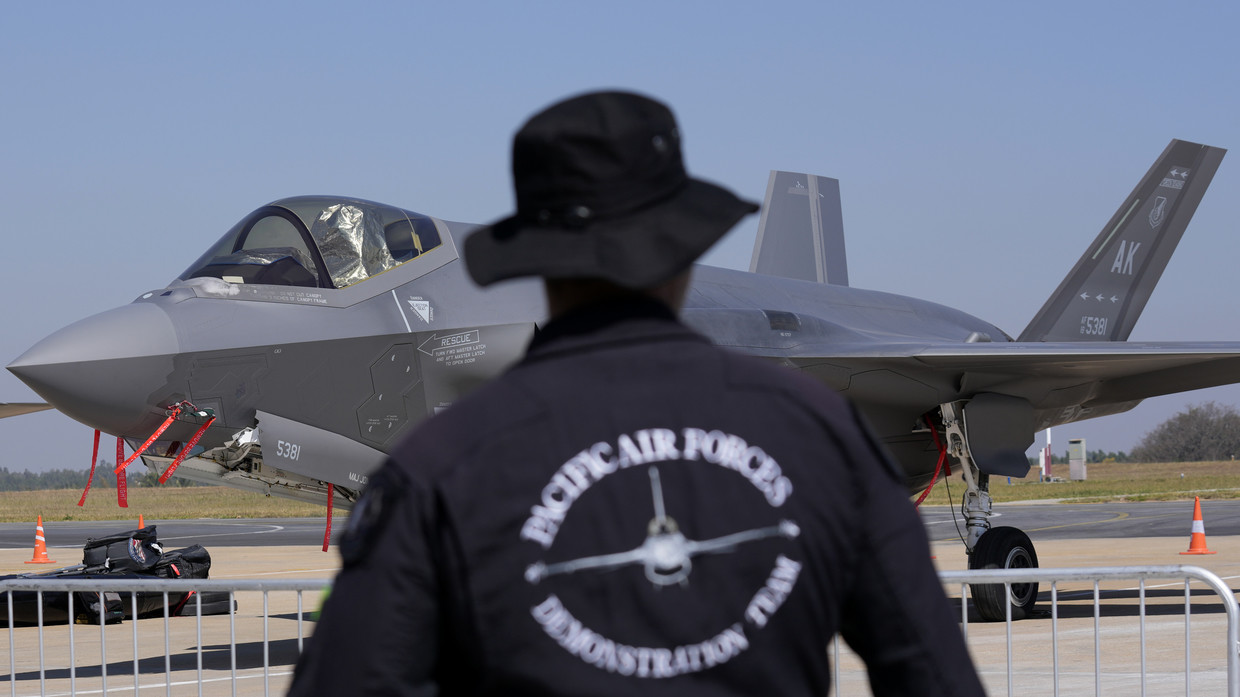 Just Like US F-35, India's AMCA Stealth Fighter Jet To Get Its